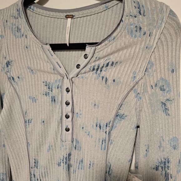 Free People Layer Me Henley Top Small Floral Gray Combo Bell Sleeve Boho New - Picture 2 of 10